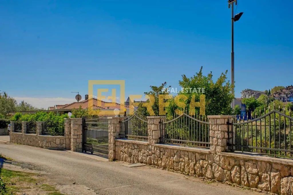 Izdavanje, kuća, 300m², Zagorič, Podgorica