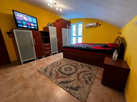 Rent, three bedroom apartment, 183m², Bečići, Budva - image 2