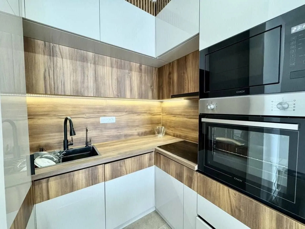 Prodaja, dvosoban stan, 63m², Lazi, Budva