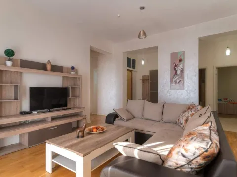 Sale, three bedroom apartment, 189m², Budva, Crna Gora - image 1