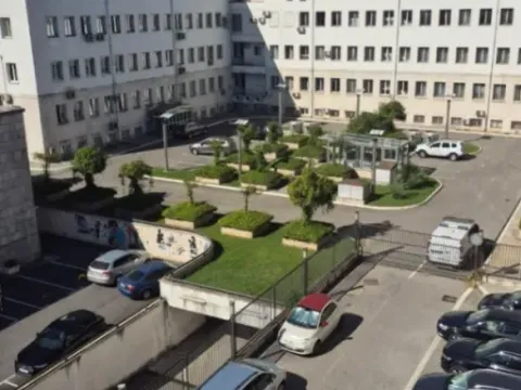 Izdavanje, dvosoban stan, 80m², Centar, Podgorica - image 2