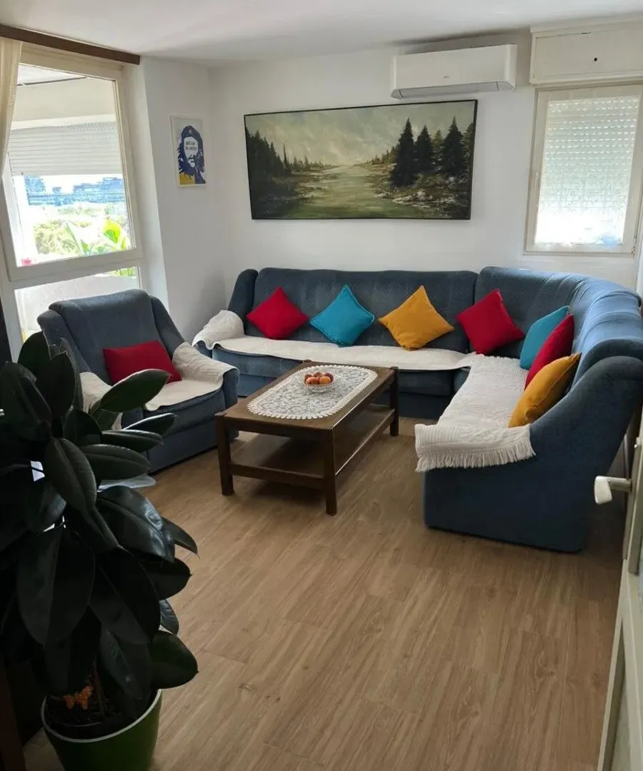 Izdavanje, dvosoban stan, 77m², Blok 5, Podgorica