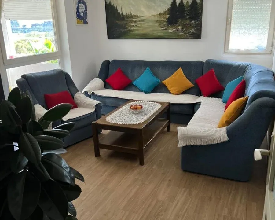 Izdavanje, dvosoban stan, 77m², Blok 5, Podgorica