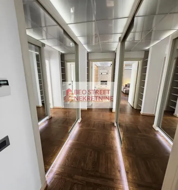 Izdavanje, četvorosoban stan, 148m², Lisičji Potok, Beograd