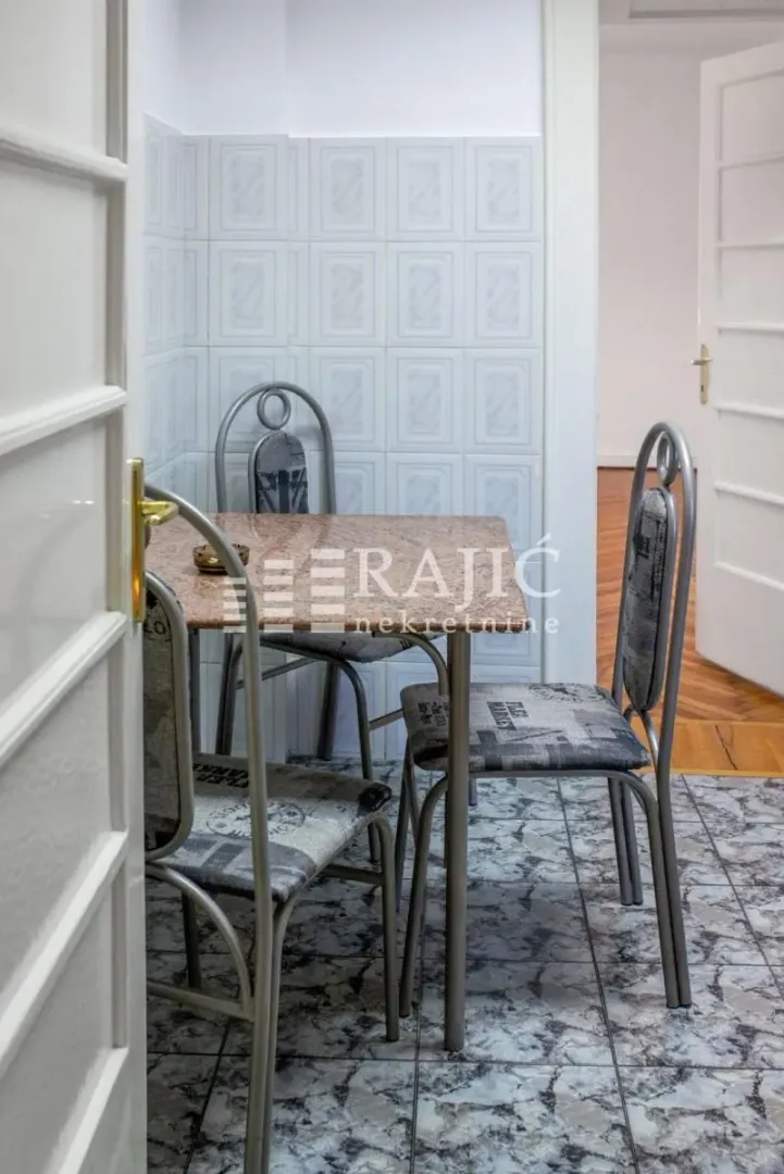 Dining area with a table and chairs in the kitchen.