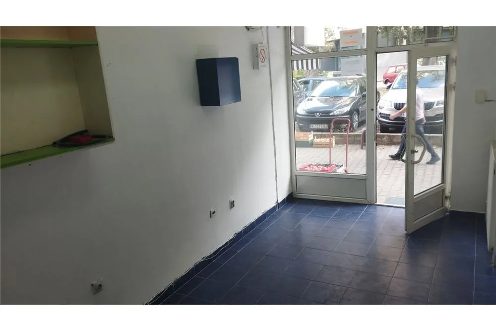 Izdavanje, poslovni prostor, 18m², Niš, Srbija