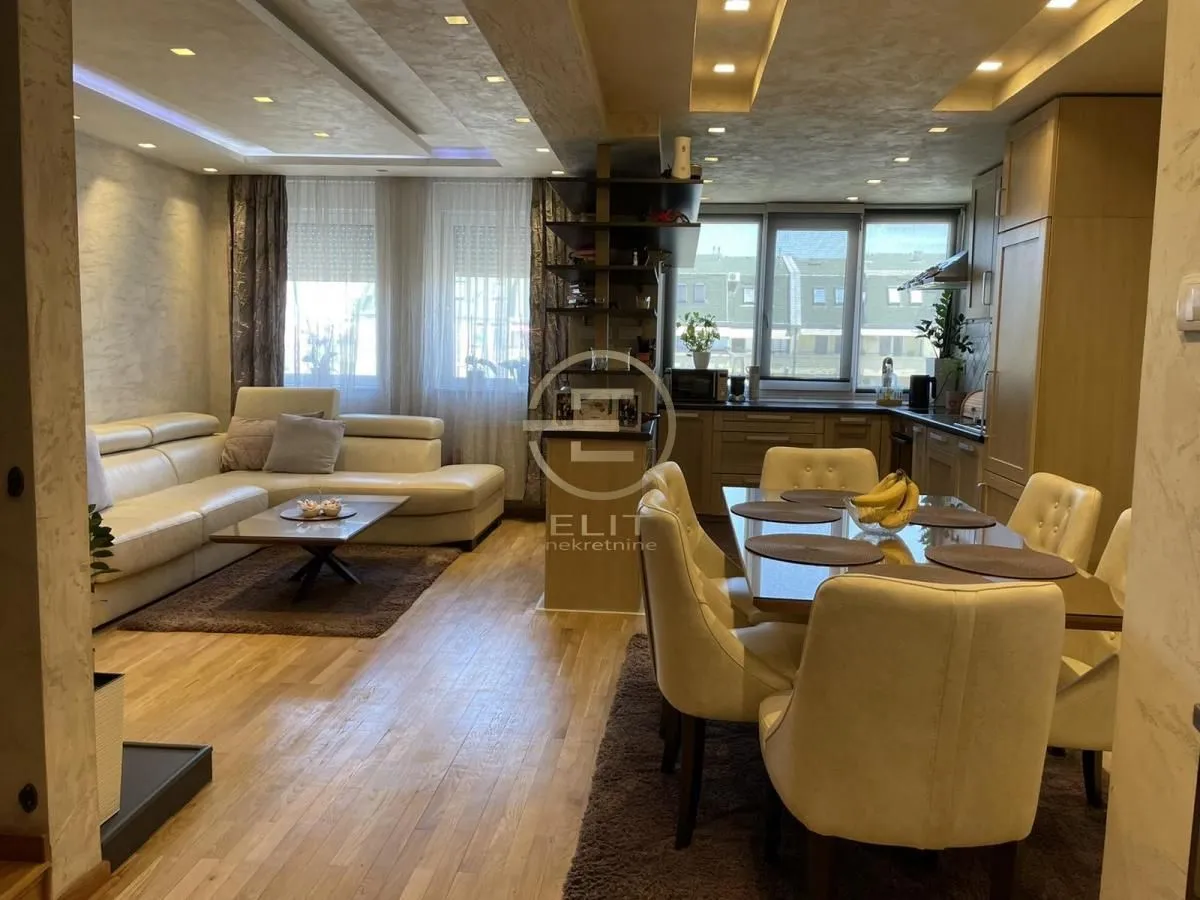 Prodaja, četvorosoban stan, 105m², Bulevar Evrope, Novi Sad Sve Podlokacije