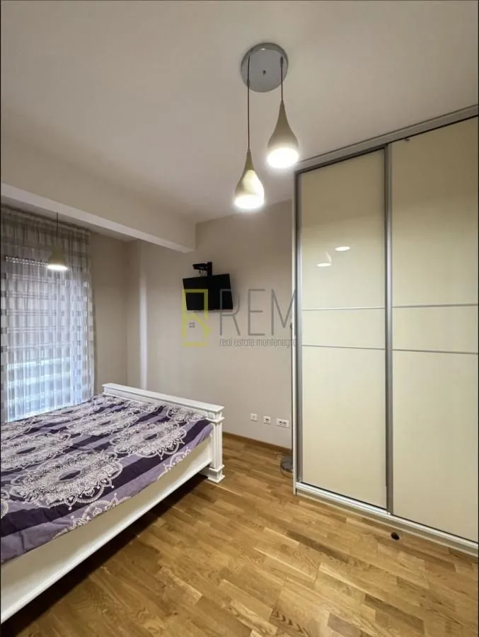 Izdavanje, trosoban stan, 90m², Preko Morače, Podgorica