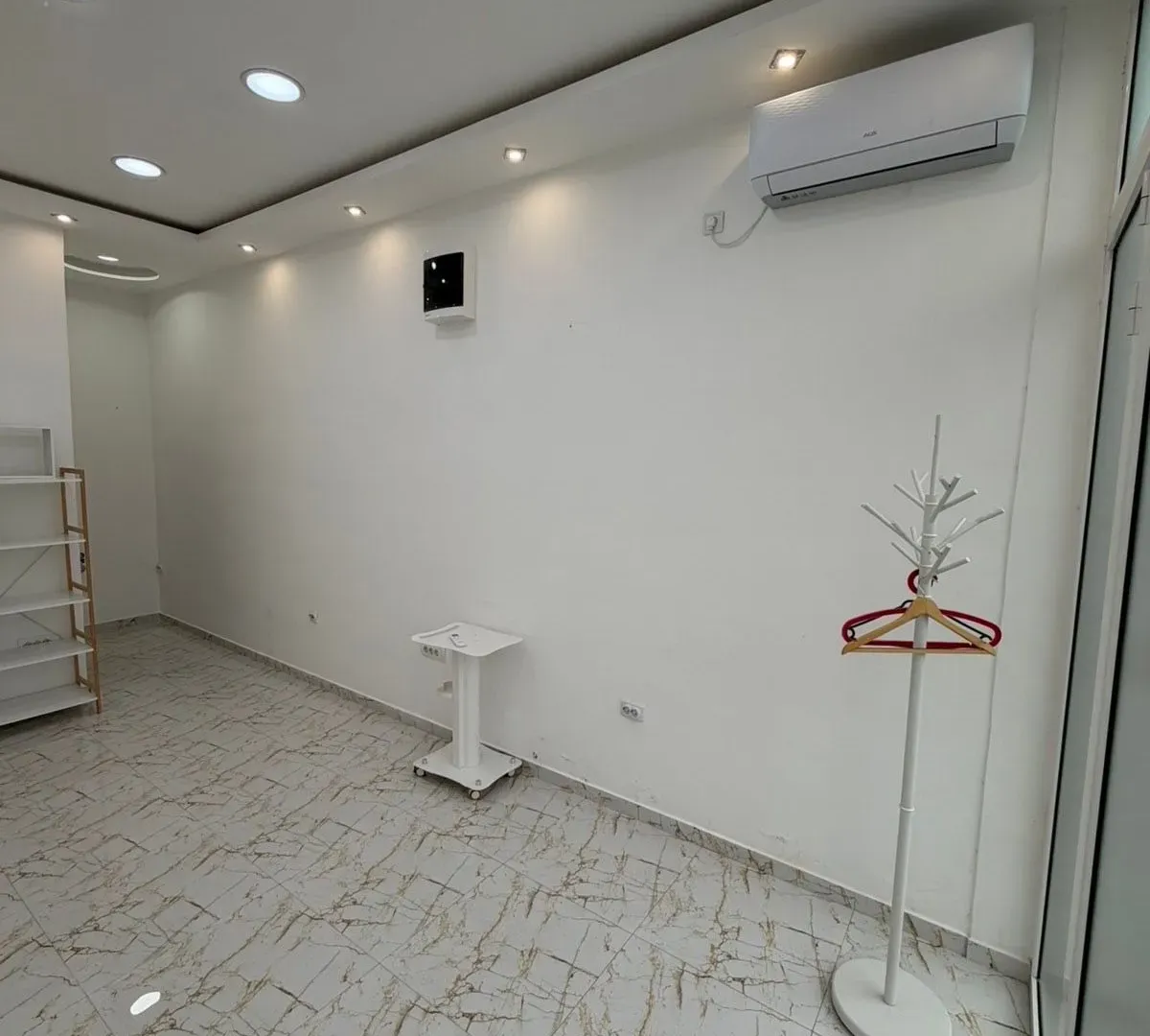 Rent, office space, 18m², Kod Big Fashion-a, Podgorica