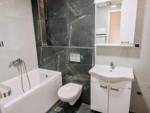 Izdavanje, trosoban stan, 168m², Pantelej, Niš - image 15