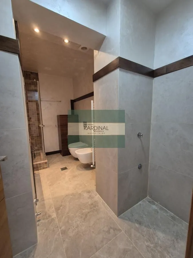 Prodaja, trosoban stan, 95m², Vašarište, Jagodina