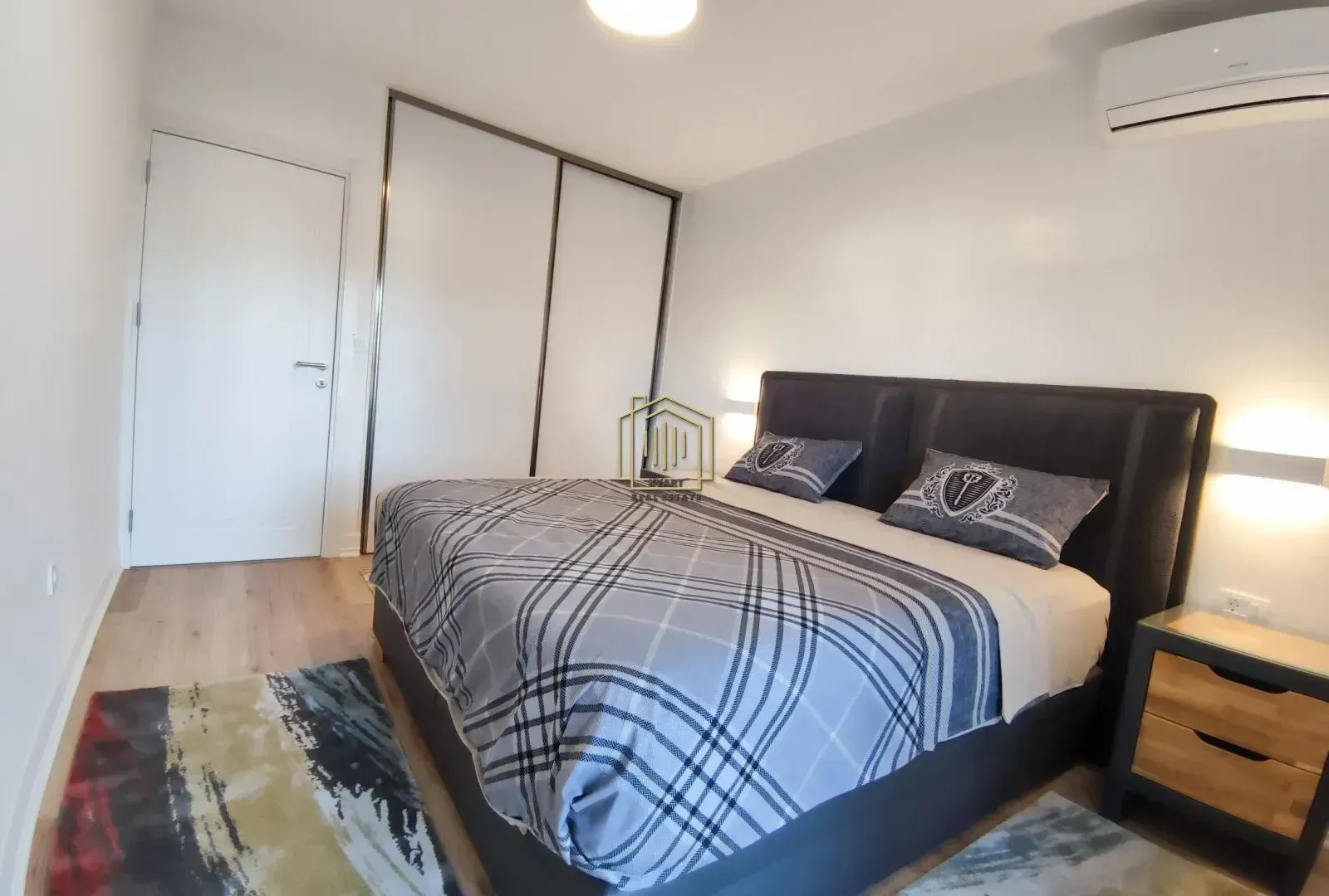 Izdavanje, dvosoban stan, 86m², Centar, Podgorica