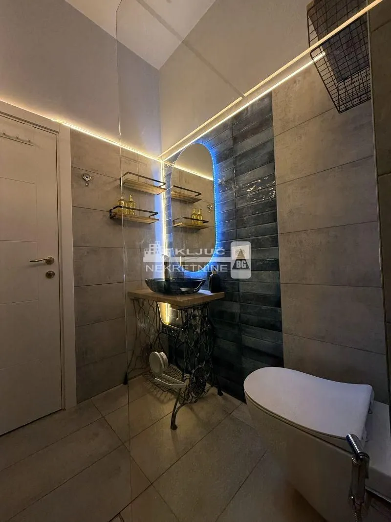 Prodaja, četvorosoban stan, 153m², Stari Grad, Beograd