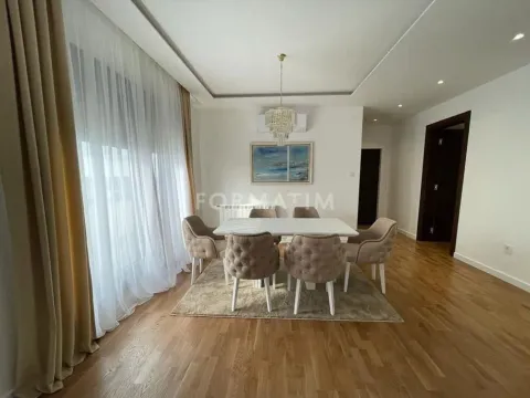 Sale, apartment, 170m², Đeram Pijaca, Beograd