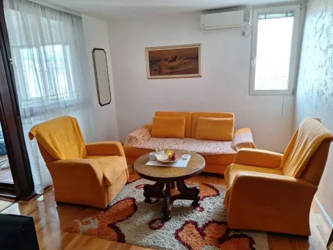 Prodaja, jednosoban stan, 76m², Blok 5, Podgorica - image 1