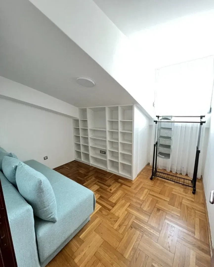 Izdavanje, dvosoban stan, 71m², Stari Aerodrom, Podgorica