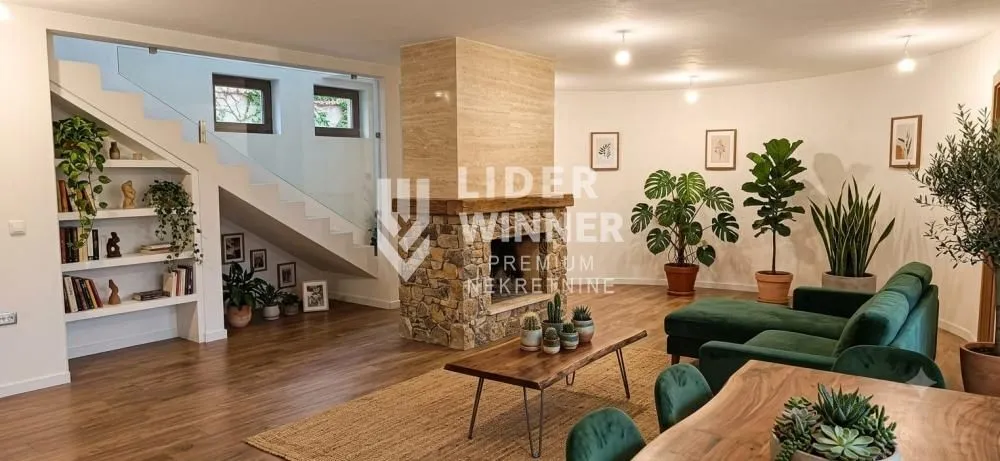 Sale, house, 250m², Surčin, Beograd