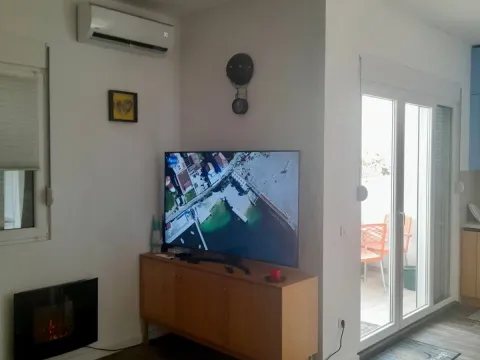 Izdavanje, jednosoban stan, 46m², Radanovići, Kotor - image 3