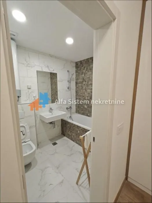 Izdavanje, trosoban stan, 112m², Novi Beograd Blok 65, Novi Beograd Sve Podlokacije