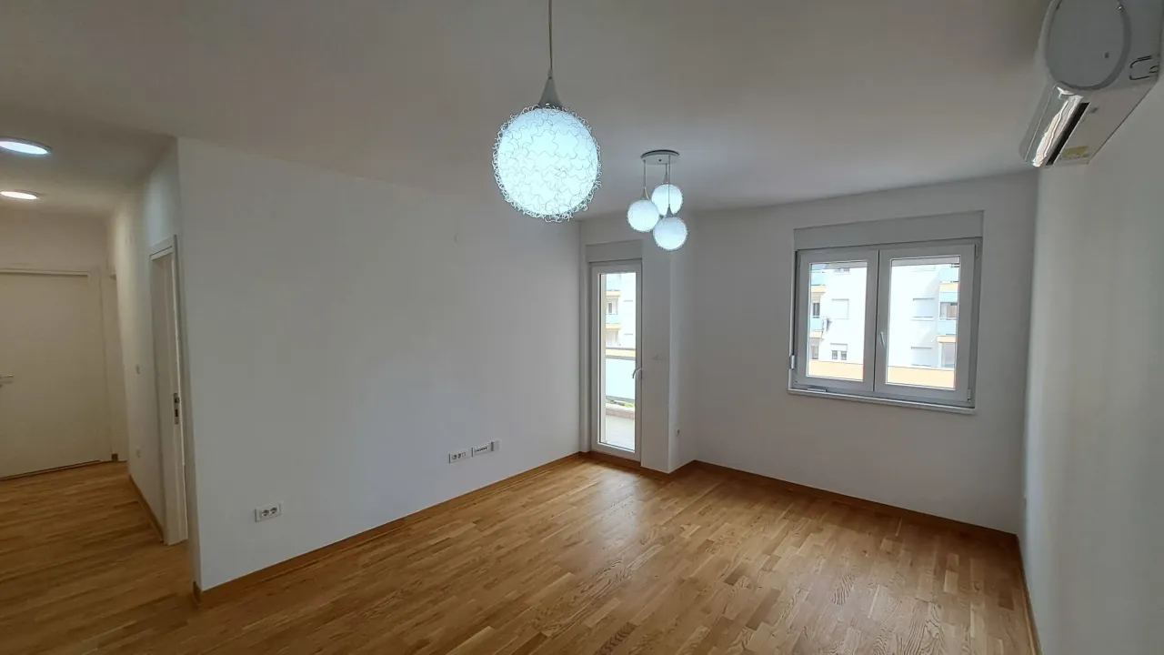Izdavanje, dvosoban stan, 65m², City Kej, Podgorica