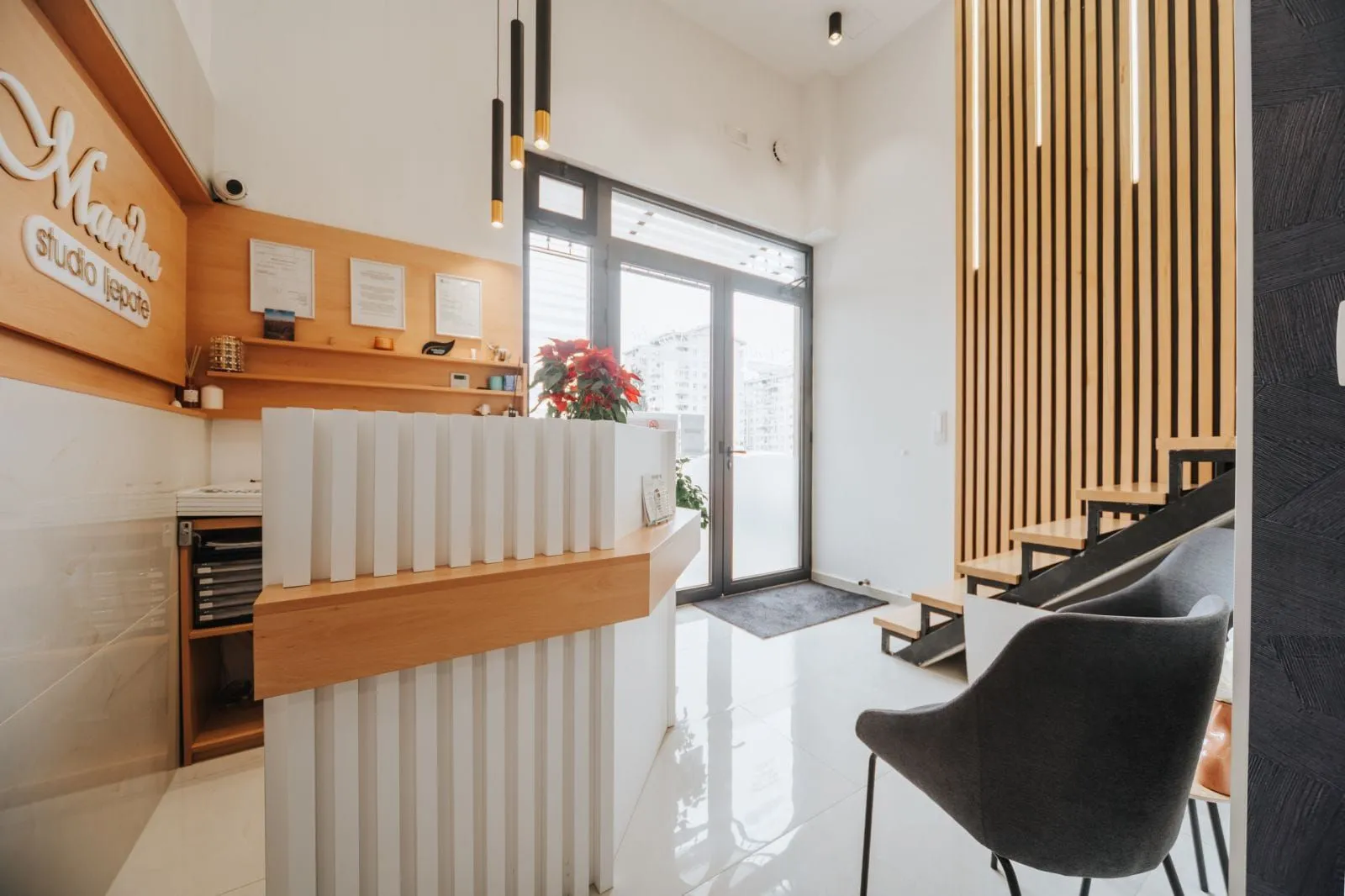 Rent, office space, 80m², Makedonsko naselje, Bar