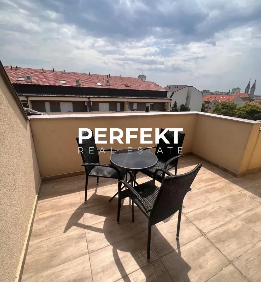 Prodaja, trosoban stan, 89m², Centar, Pančevo
