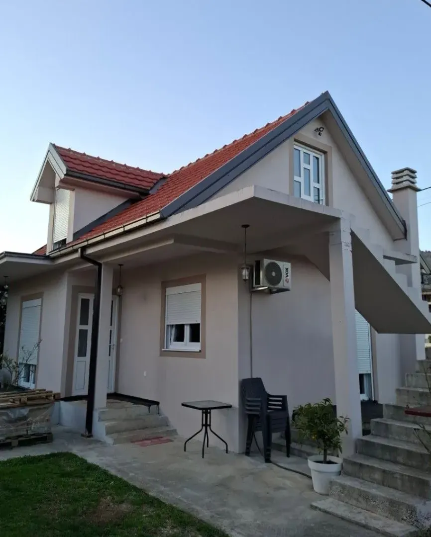 Izdavanje, dvosoban stan, 65m², Tološi, Podgorica