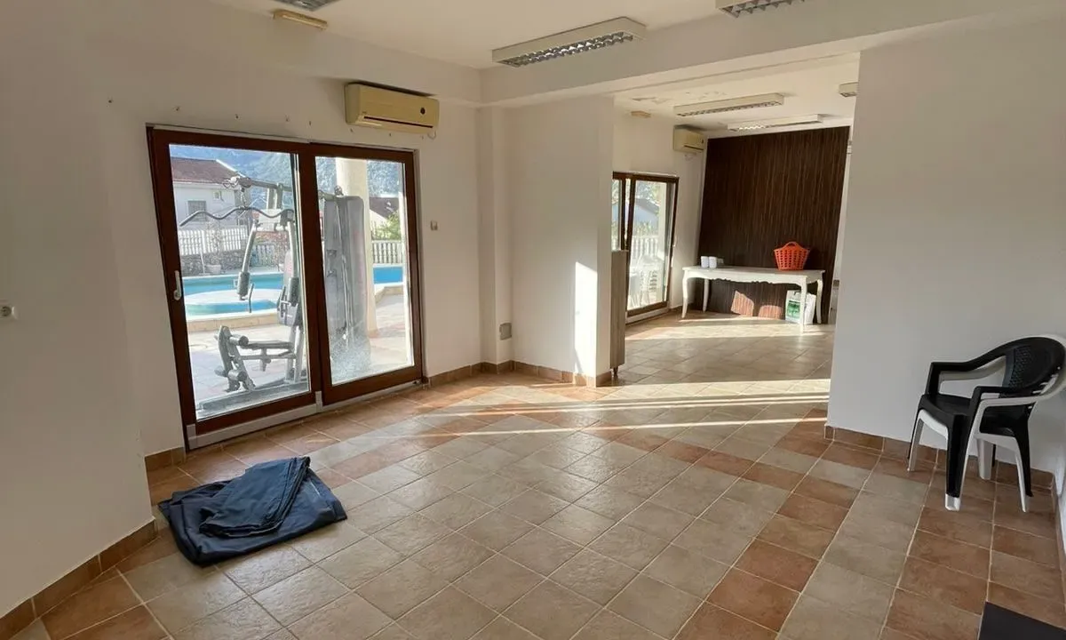 Sale, office space, 190m², Risan, Kotor