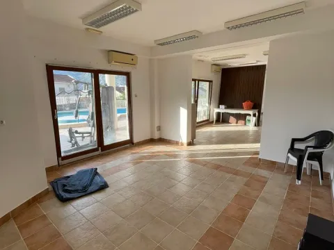 Sale, office space, 190m², Risan, Kotor