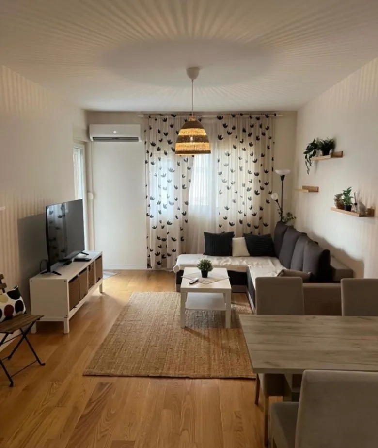 Izdavanje, jednosoban stan, 49m², Central Point, Podgorica