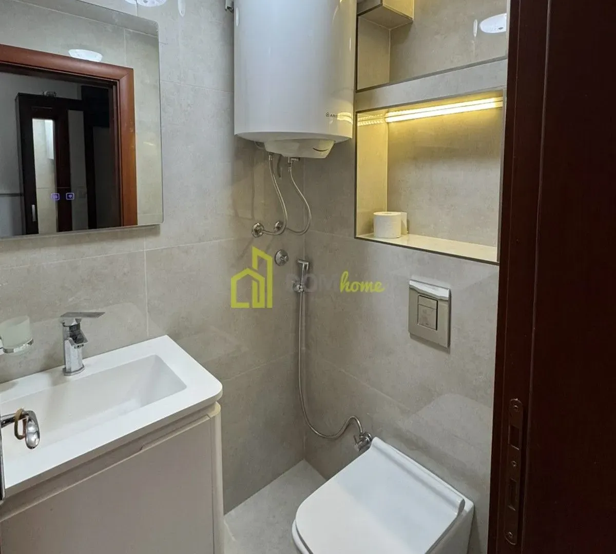 Izdavanje, trosoban stan, 92m², Krivi Most, Podgorica