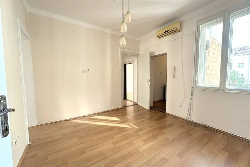 Izdavanje, dvosoban stan, 60m², Palilula Sve Podlokacije, Beograd