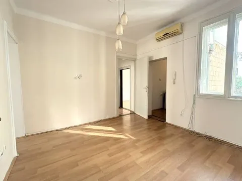 Izdavanje, dvosoban stan, 60m², Palilula Sve Podlokacije, Beograd - image 2