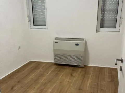 Izdavanje, četvorosoban stan, 90m², Niš, Srbija - image 4