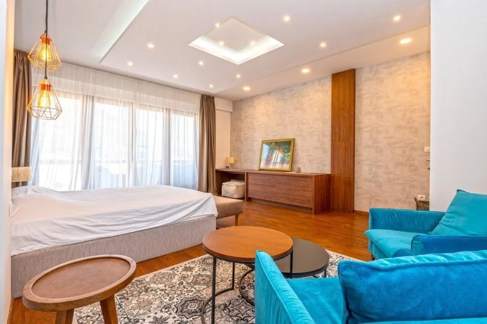 Prodaja, trosoban stan, 170m², Maini, Budva