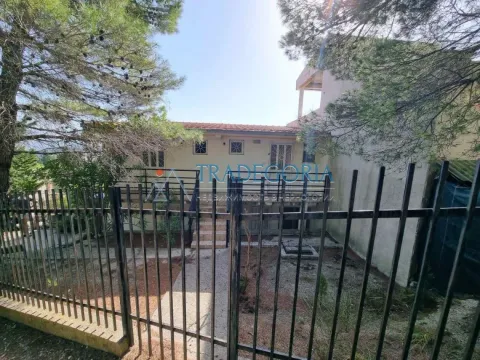 Prodaja, kuća, 156m², Sutomore, Bar