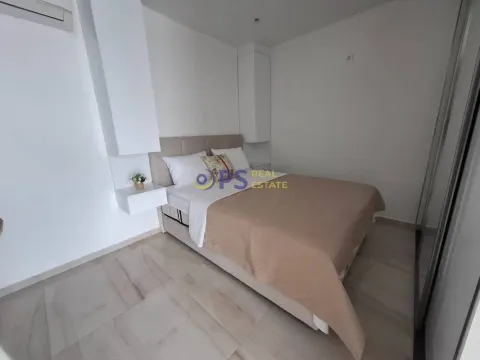 Bedroom with a double bed. - image 4