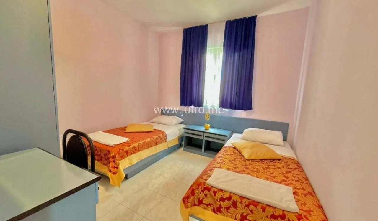 Prodaja, ugostiteljski objekat, 1300m², Centar, Budva