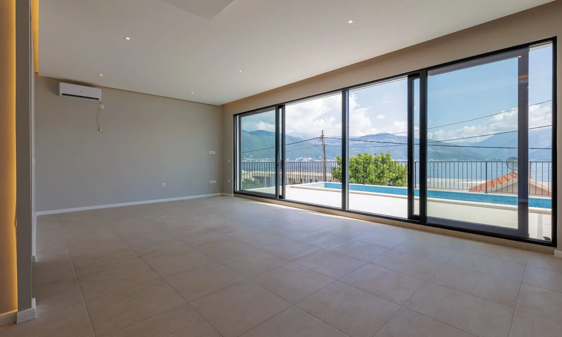 Prodaja, kuća, 200m², Krašići, Tivat