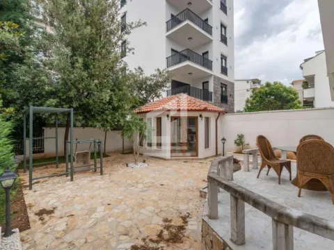 Izdavanje, kuća, 360m², Gorica C, Podgorica - image 14