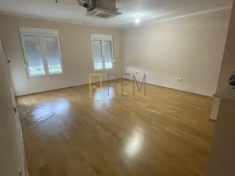 Rent, two bedroom apartment, 69m², Podgorica, Crna Gora - image 7