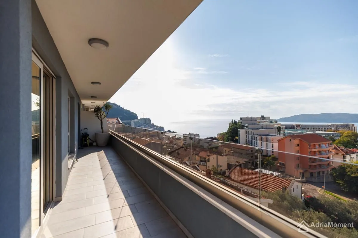 Sale, two bedroom apartment, 104m², Bečići, Budva