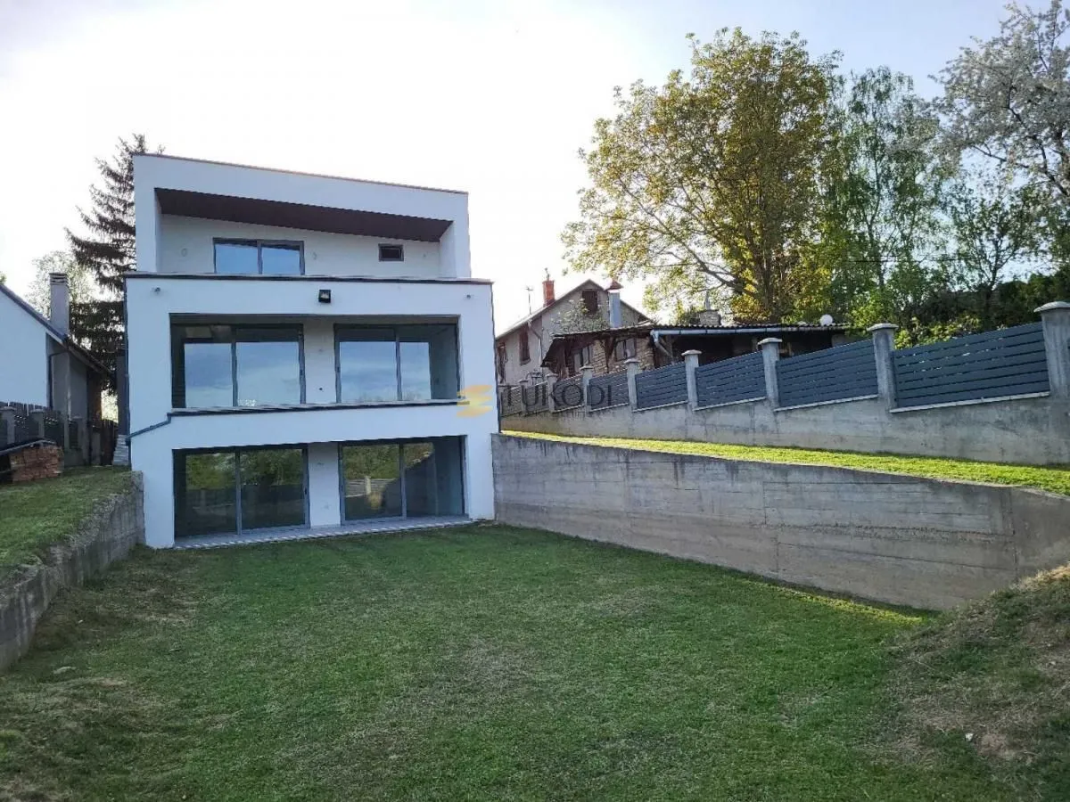Prodaja, kuća, 425m², Irig, Srbija
