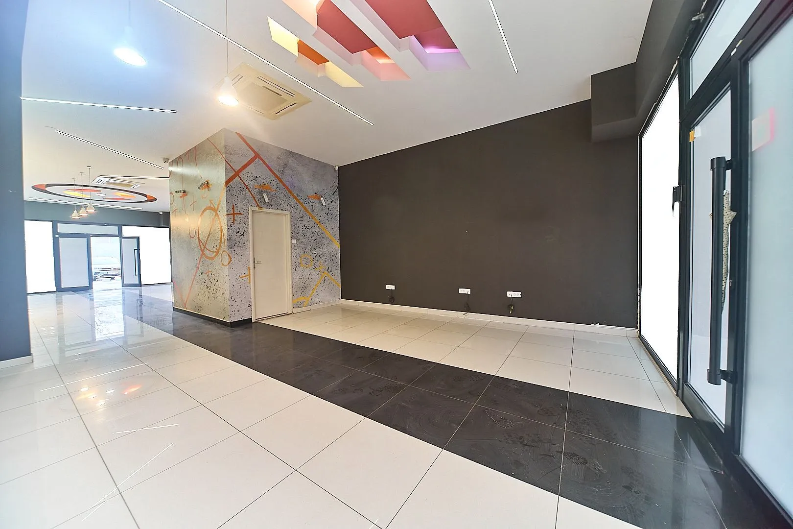 Rent, office space, 223m², Momišići, Podgorica