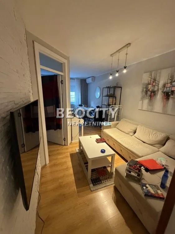 Prodaja, stan, 39m², Centar, Novi Sad