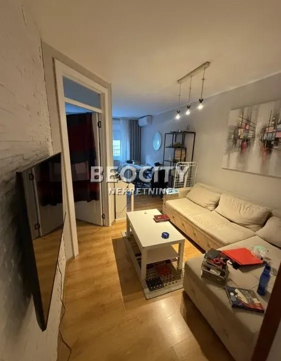 Prodaja, stan, 39m², Centar, Novi Sad