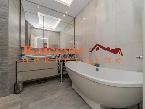 Izdavanje, trosoban stan, 150m², Stari Grad, Beograd - image 18