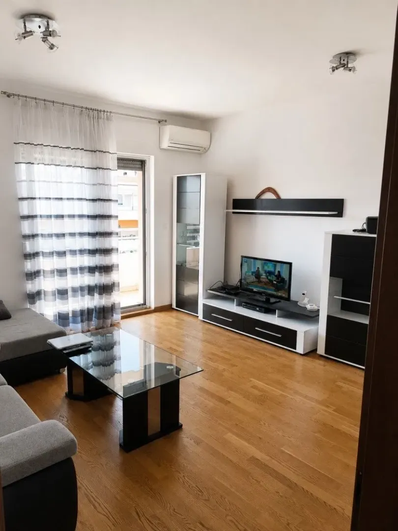 Izdavanje, dvosoban stan, 75m², City Kvart, Podgorica