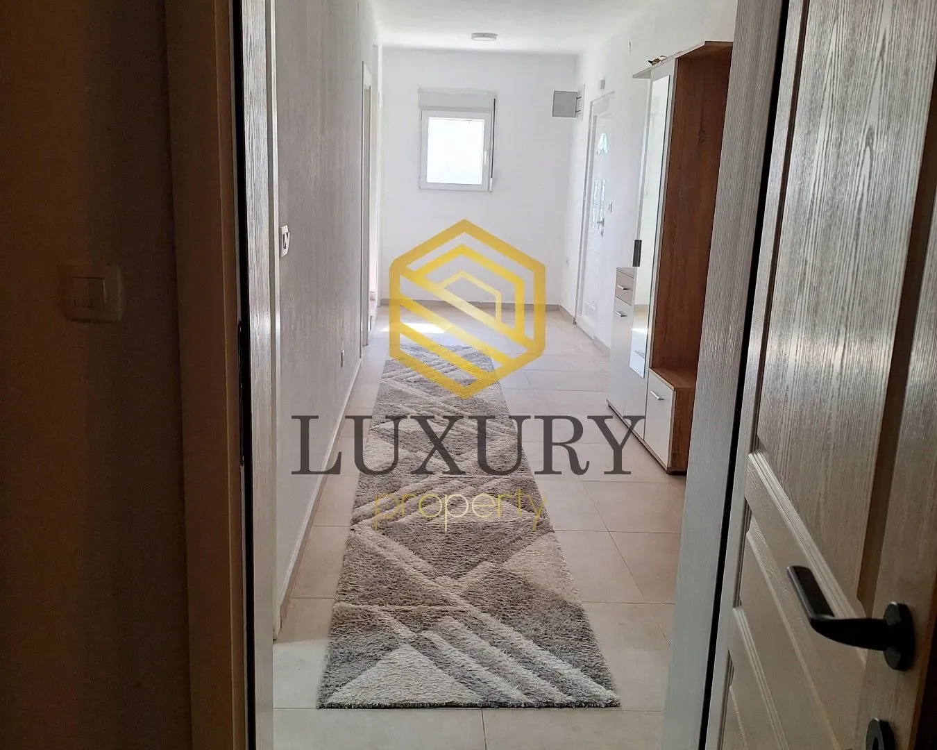 Izdavanje, kuća, 170m², Golubovci, Podgorica