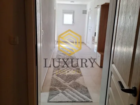 Izdavanje, kuća, 170m², Golubovci, Podgorica - image 6